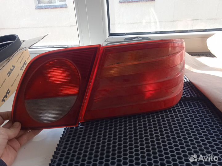 Фонарь задний, правый. Мерседес Е класс