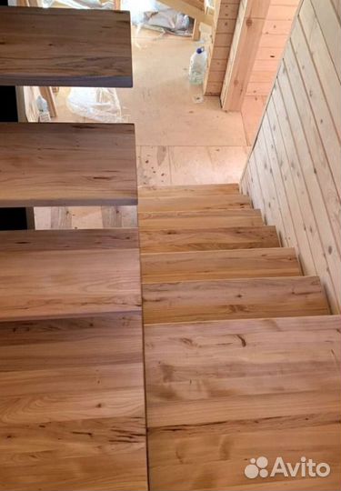 Лестница в коттедж