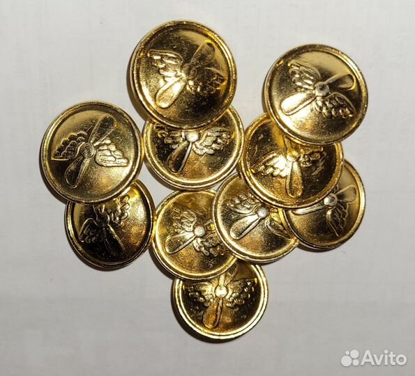 Погоны, пуговицы, знаки