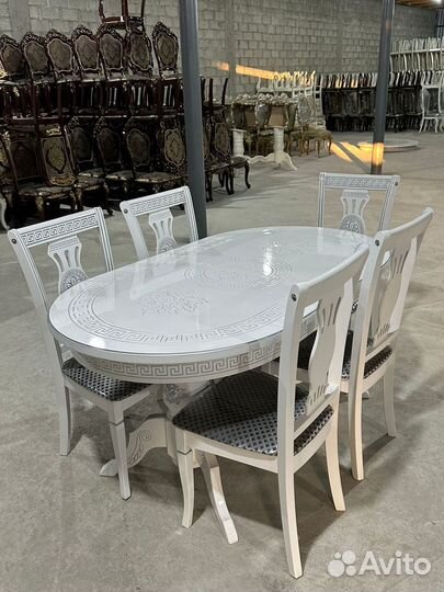 Стол и стулья новые
