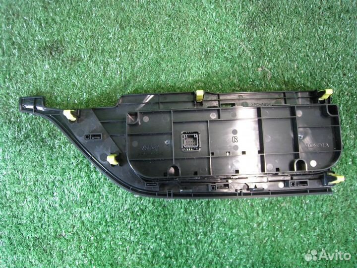 Панель управления отопителя Toyota Auris E18 2015