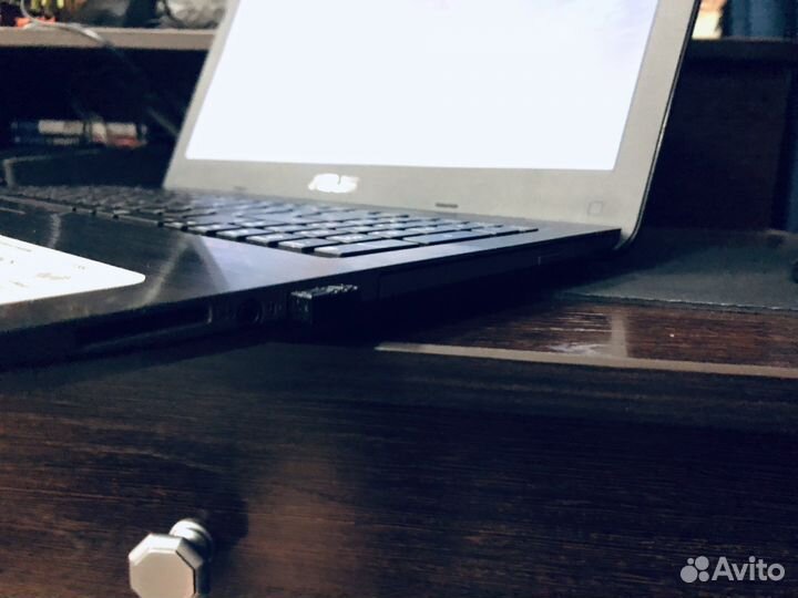 Ноутбук asus X556UB-XO35T