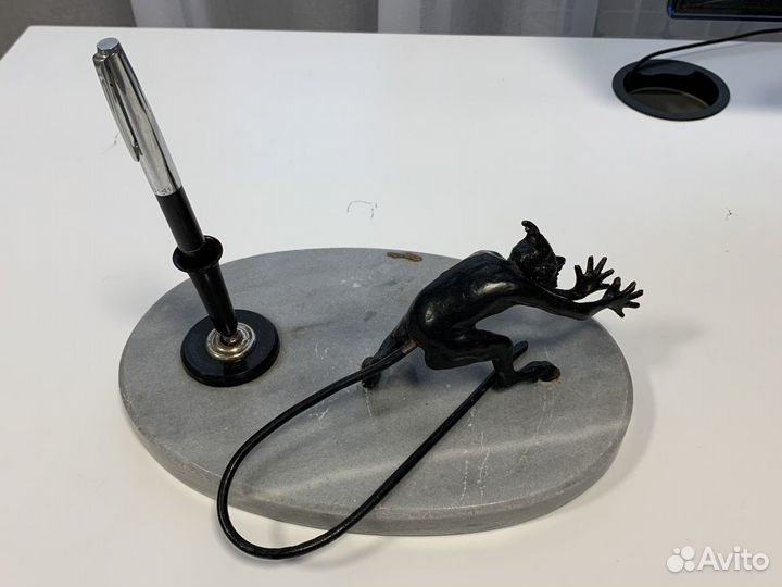 Статуя Чёрт