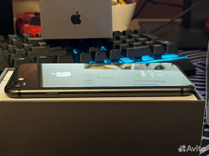 iPhone 8, 64 ГБ