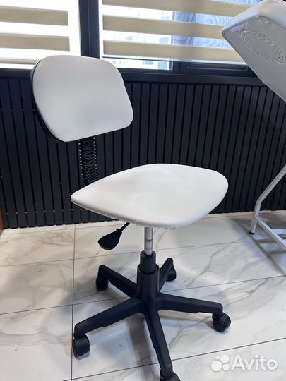 Косметологическое оборудование бу, кушетка и стул