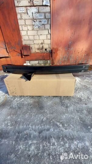 Усилитель бампера Toyota RAV4 5 поколение