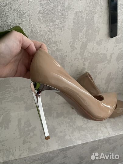 Кожаные новые туфли 37