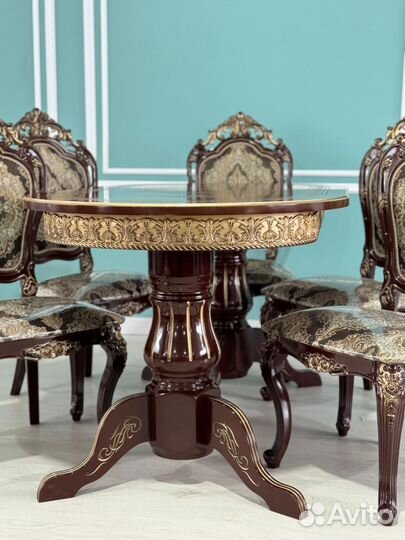 Стол и стулья