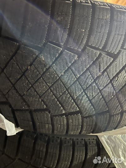 Pirelli Ice Zero 255/45 R20