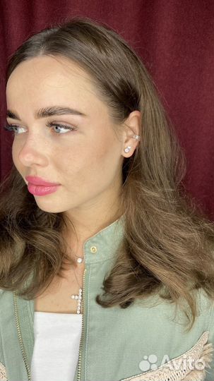 Модель на брови