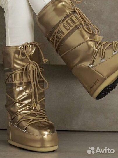 Moon boot gold