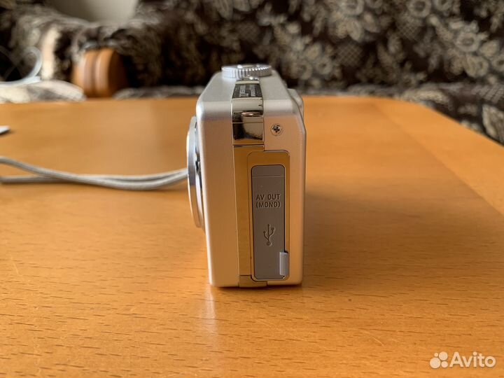 Цифровой фотоаппарат Sony DSC-W7