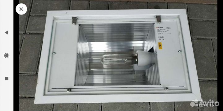 Прожектор очень яркий по свету и малопотребляющий