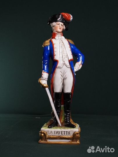 Коллекционная статуэтка солдата французской армии