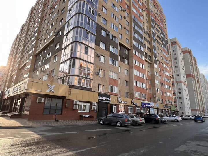 2-к. квартира, 52 м², 1/17 эт.