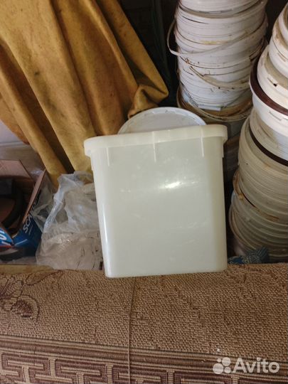 Пластиковые емкости из под мёда