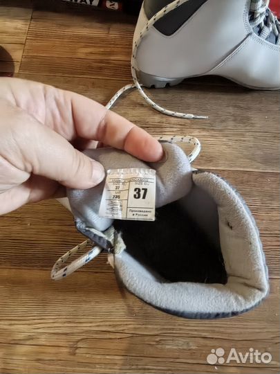 Лыжи беговые и лыжные ботинки