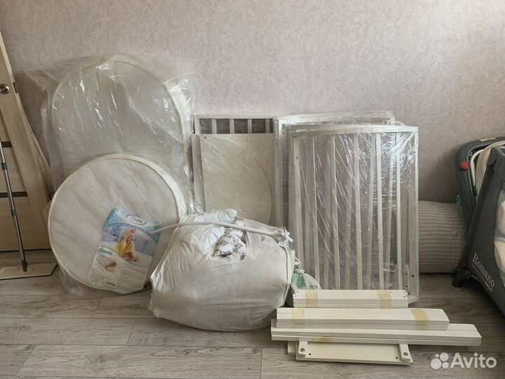 Детская кроватка с маятником круглая