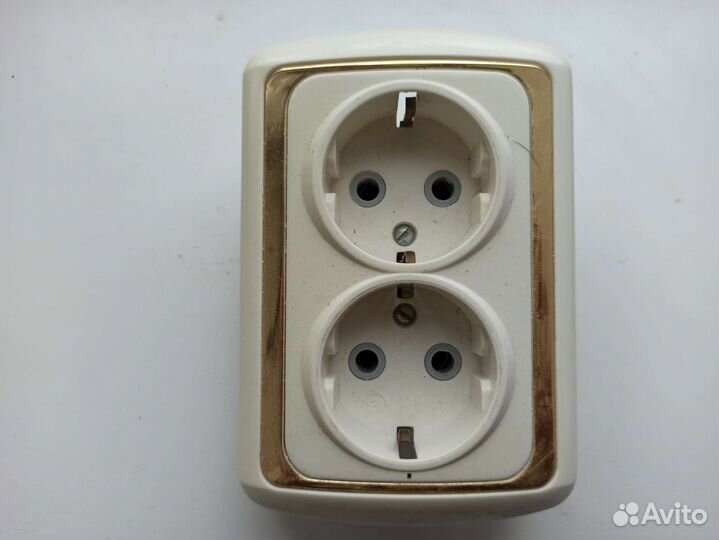 Розетки встраиваемые, выключатели