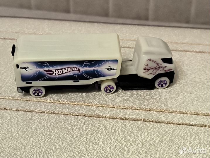 Фирменные машинки Hot wheels пакетом