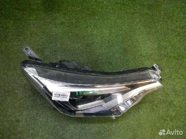 Фара правая Toyota RAV4