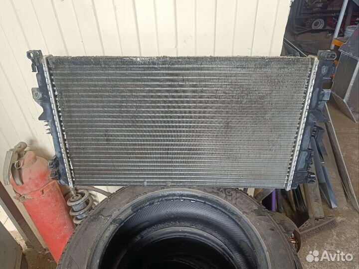 Радиатор охлаждения MB Vito 639
