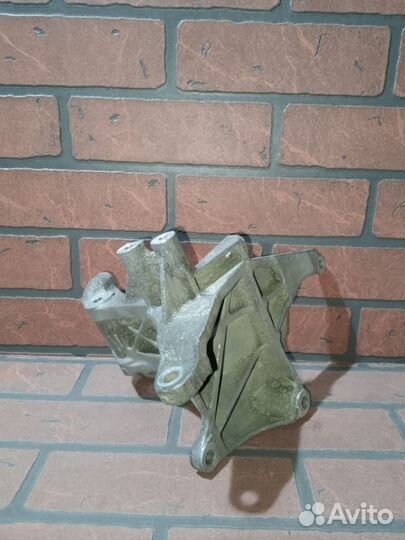 Крепление компрессора кондиционера subaru forester SG5 EJ205