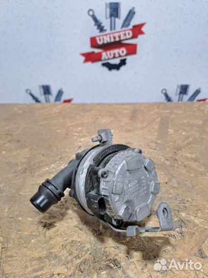 Помпа Mercedes C43 W205 276.823 2017