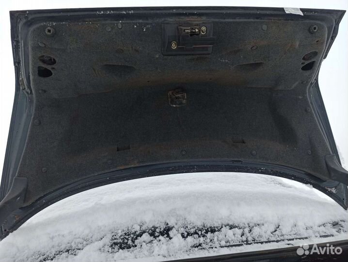 Обшивка крышки багажника W210