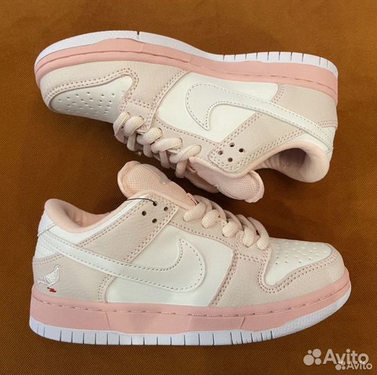 Кроссовки Nike SB Dunk Low Pink Pigeon