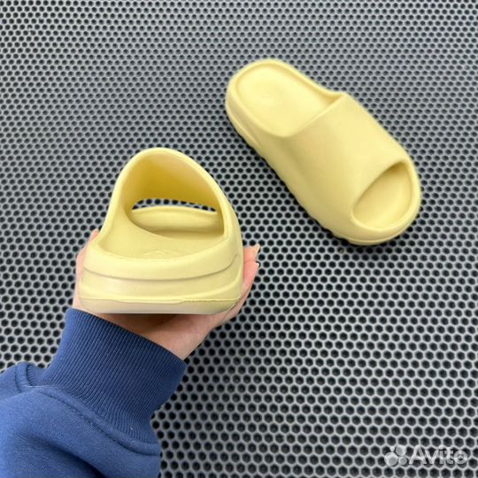 Adidas Yeezy Slide сланцы (шлепки)