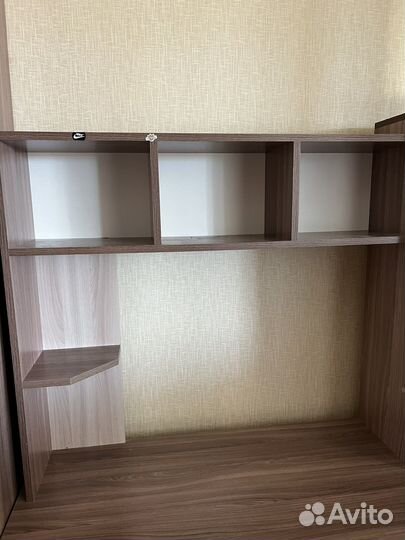 Ученический стол и шкаф