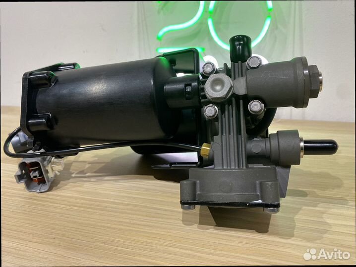 Компрессор пневмоподвески Discovery 3 L319 Hitachi#Z