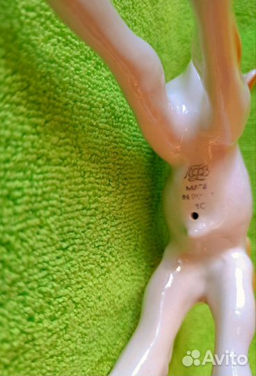 Фарфоровая статуэтка телёнок лфз