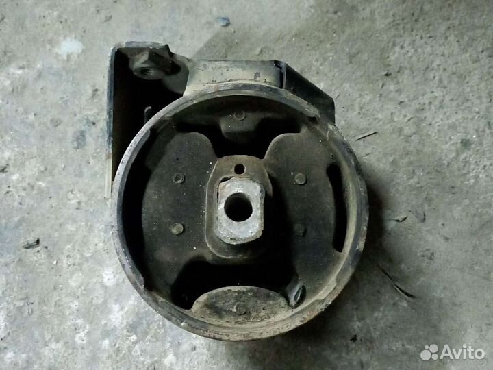 Подушка двигателя пассат б3 Гольф2 гольф3
