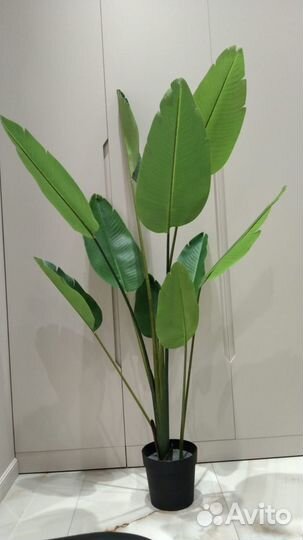 Искусственные цветы в горшках