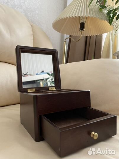 Шкатулка для украшений из дерева