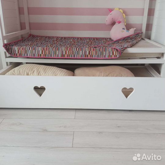Кровать домик двухьярусная массив дерева