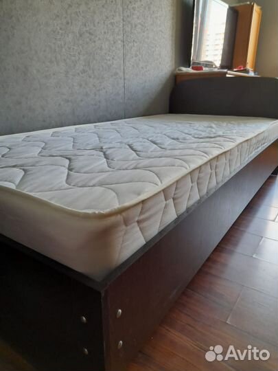 Кровать с матрасом (новая)