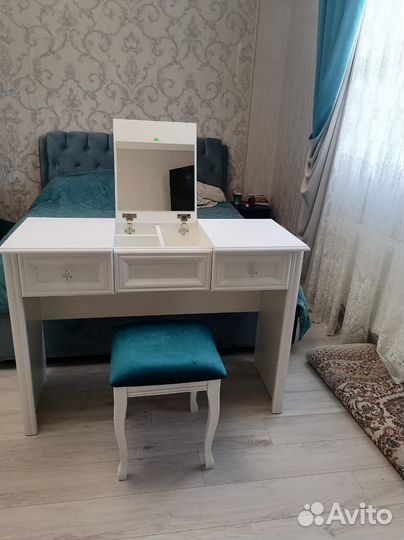 Стол туалетный