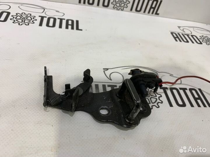 Замок багажника Hyundai Elantra XD G4GC 2005