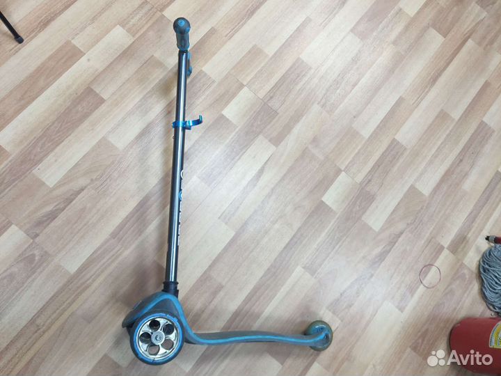 Самокат детский трехколесный globber Y- scoo0