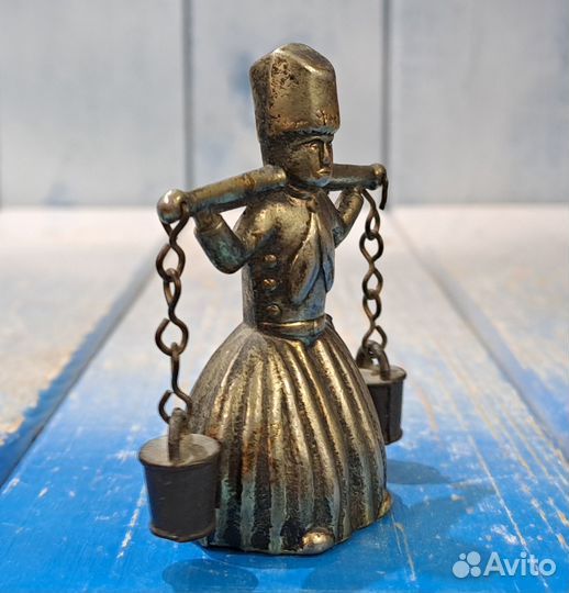 Колокольчик Мужик с ведрами, Великобритания