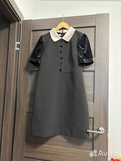 Платье с белым воротником 44