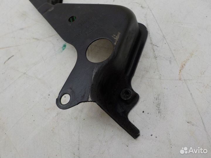 Кожух ремня грм Volvo S40 2004