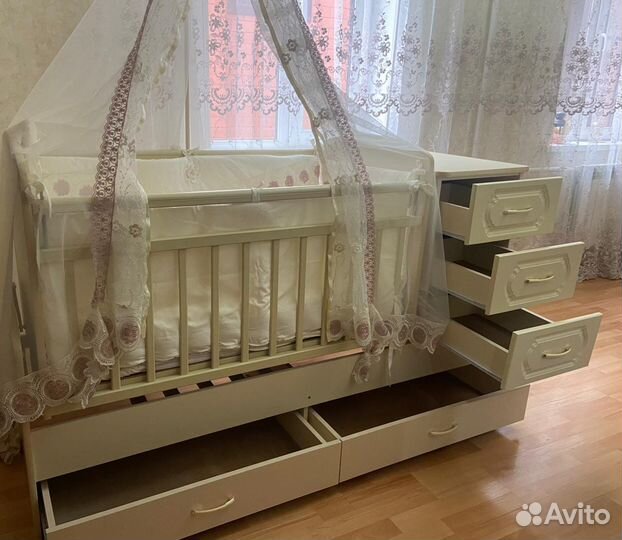 Детская кроватка