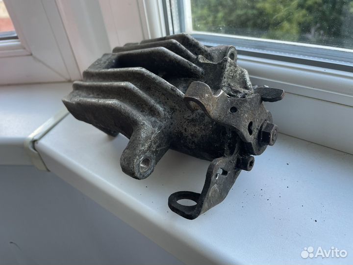 Суппорт задний левый octavia tour mk1