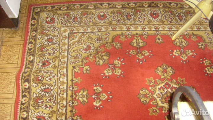 Ковер шерстяной красивый