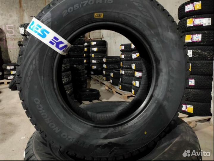 Viatti Bosco Nordico V-523 205/70 R15 96T