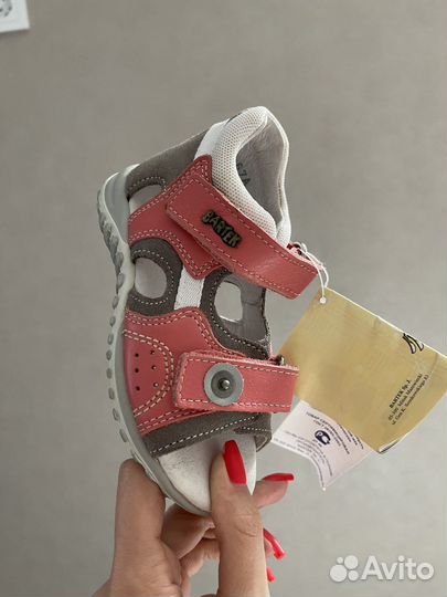 Сандалии детские новые